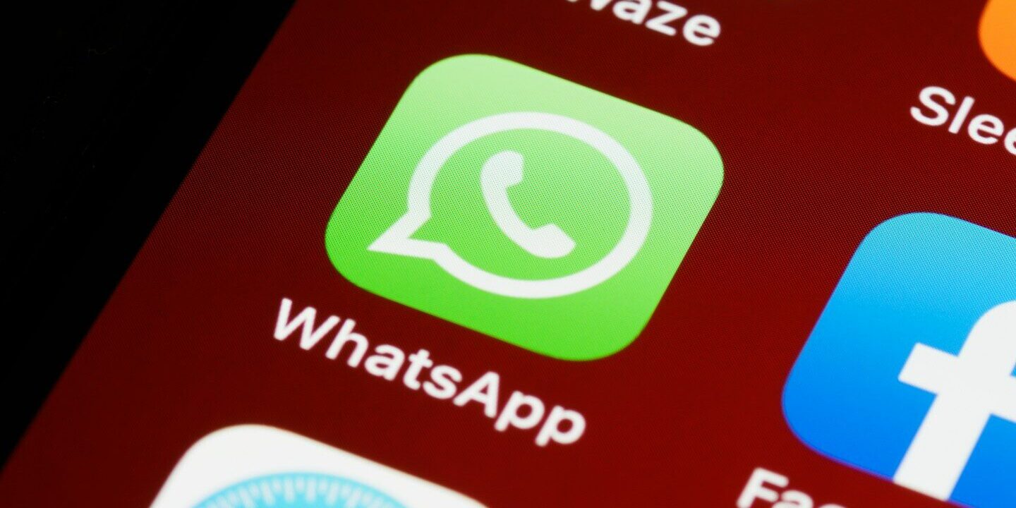 Dva účty v jednom telefonu a konec mazání chatů: WhatsApp spouští pět klíčových novinek