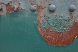 KVÍZ: Rez neútočí jen venku, ale i v koupelně nebo kuchyni. Poznáte skryté hrozby pro kov dřív, než bude pozdě