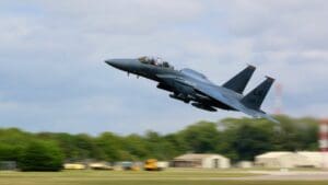 Kolik stojí americký letoun F-15, který havaroval v Kuvajtu, a proč je tak drahý?