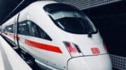 Přes 600 km/h díky magnetické levitaci: Japonský supervlak stále čeká na svou trať