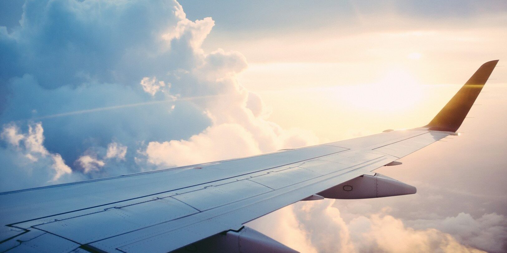 Letecké koridory se nad válkou mění v reálném čase a bezpečnostní bubliny chrání civilní lety