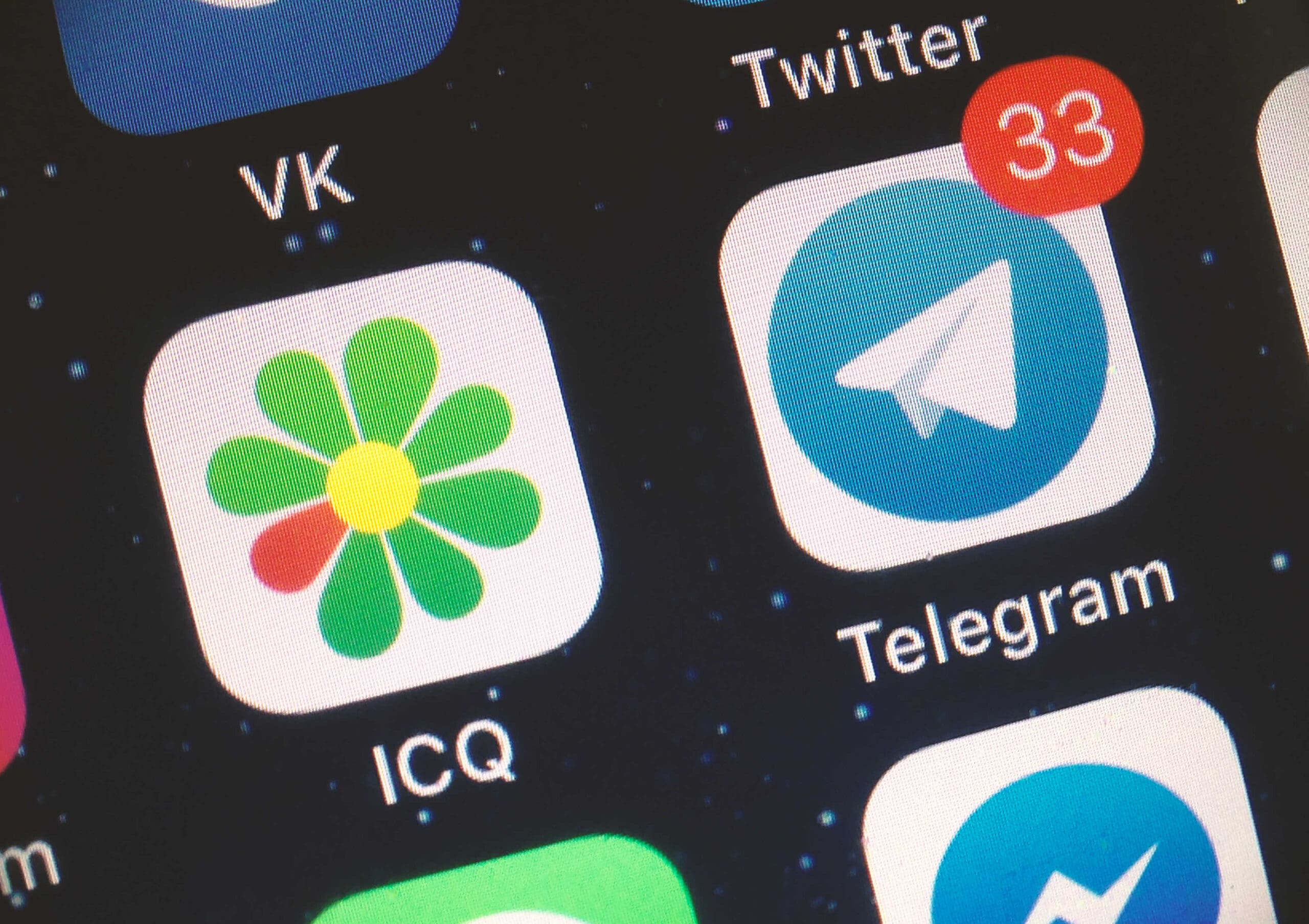 TEST: Která generace internetu vás vychovala - a která vás dodnes formuje? ICQ, Facebook, TikTok nebo Discord?