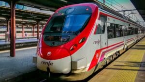 Nejpoužívanější linka Cercanías ve Španělsku bude zkrácena. Důvod: větší kapacita a vlaky bez řidiče