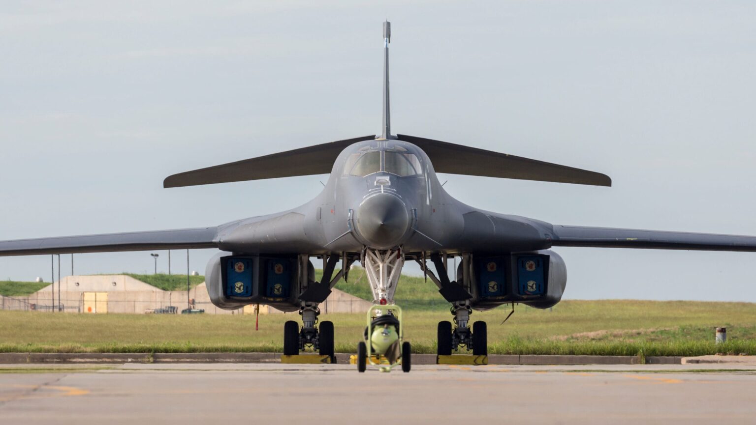 Nadzvuková odveta proti Íránu: Legendární bombardér B-1 Lancer vede údery na raketovou infrastrukturu