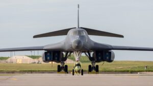 Nadzvuková odveta proti Íránu: Legendární bombardér B-1 Lancer vede údery na raketovou infrastrukturu