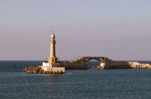 Obrovské 80tunové kvádry z Alexandrijského majáku se vynořily ze Středozemního moře po více než 1600 letech ponoru