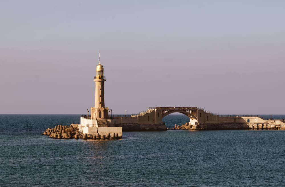 Obrovské 80tunové kvádry z Alexandrijského majáku se vynořily ze Středozemního moře po více než 1600 letech ponoru