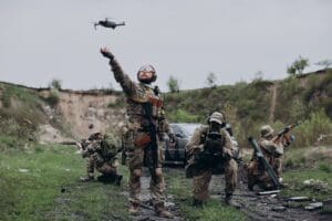 Ukrajinské drony znovu drtí ruskou logistiku, po náletu hoří klíčová rafinerie i přístav Usť-Luga