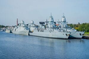 Británie nasazuje námořnictvo proti ruské flotile duchů a začne zabavovat tankery se sankcionovanou ropou