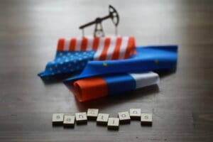 Trumpův obrat kvůli drahému benzínu. Washington otevírá cestu ruské ropě, zatímco Irák hoří