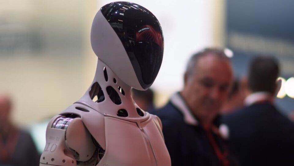 Proč Muskův robot nikdy nenahradí člověka? Rodney Brooks odhalil zásadní chybu v jeho vývoji