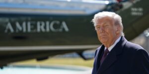 USA nabízejí Íránu mír, ale zároveň posílají do oblasti strategické bombardéry B-2