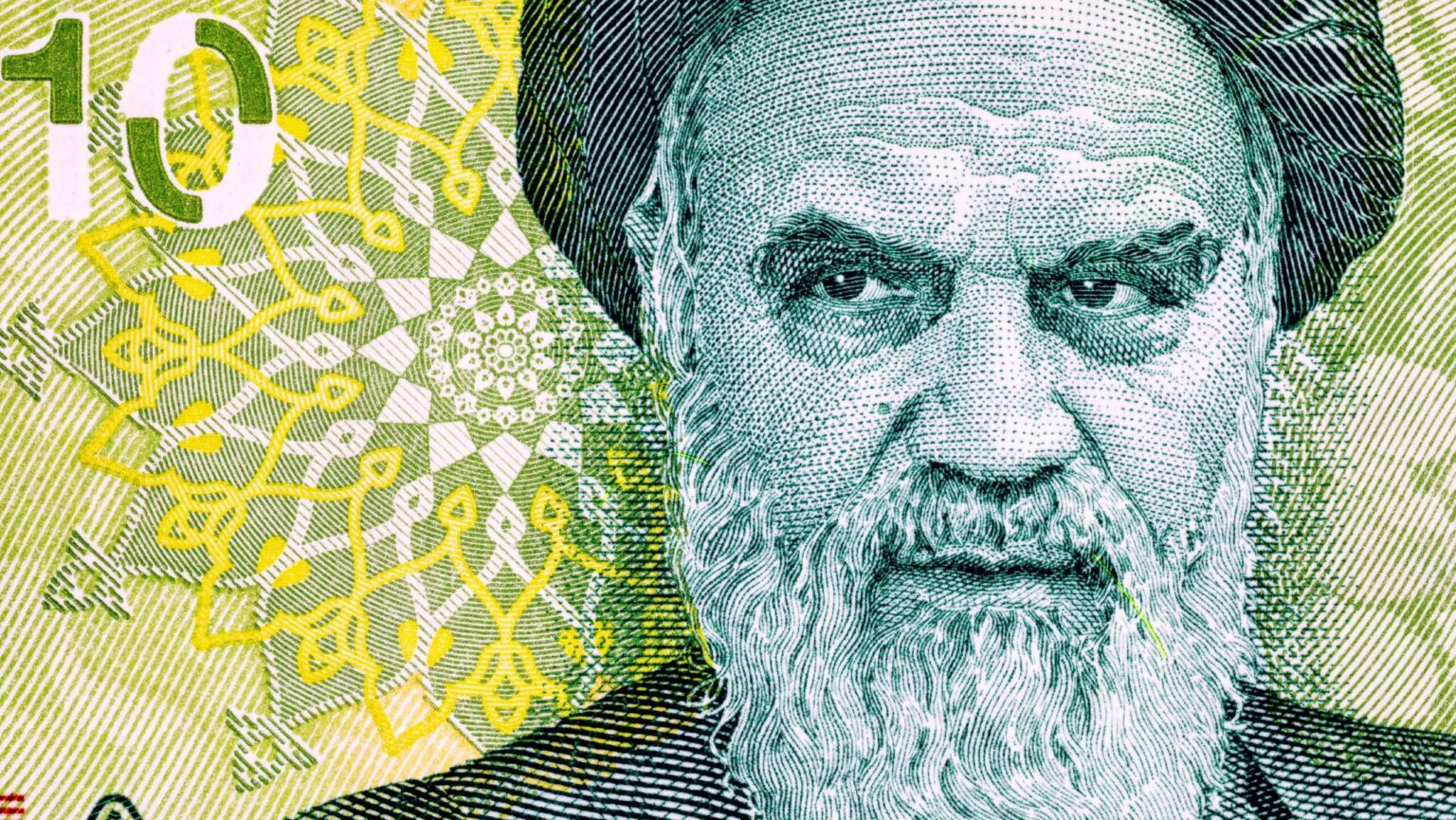 Konec spojenectví se Západem: Příběh revoluce v Íránu, která zemi uzavřela do sebe a vytvořila hrozbu, s níž svět bojuje dodnes