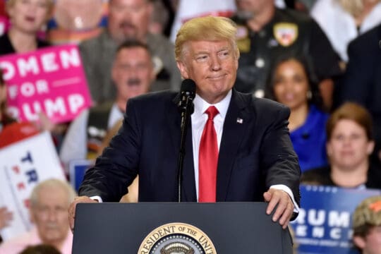 Změní výsledek z Palm Beach americké volby? Trumpův kandidát neuspěl v obvodu s nízkou volební účastí