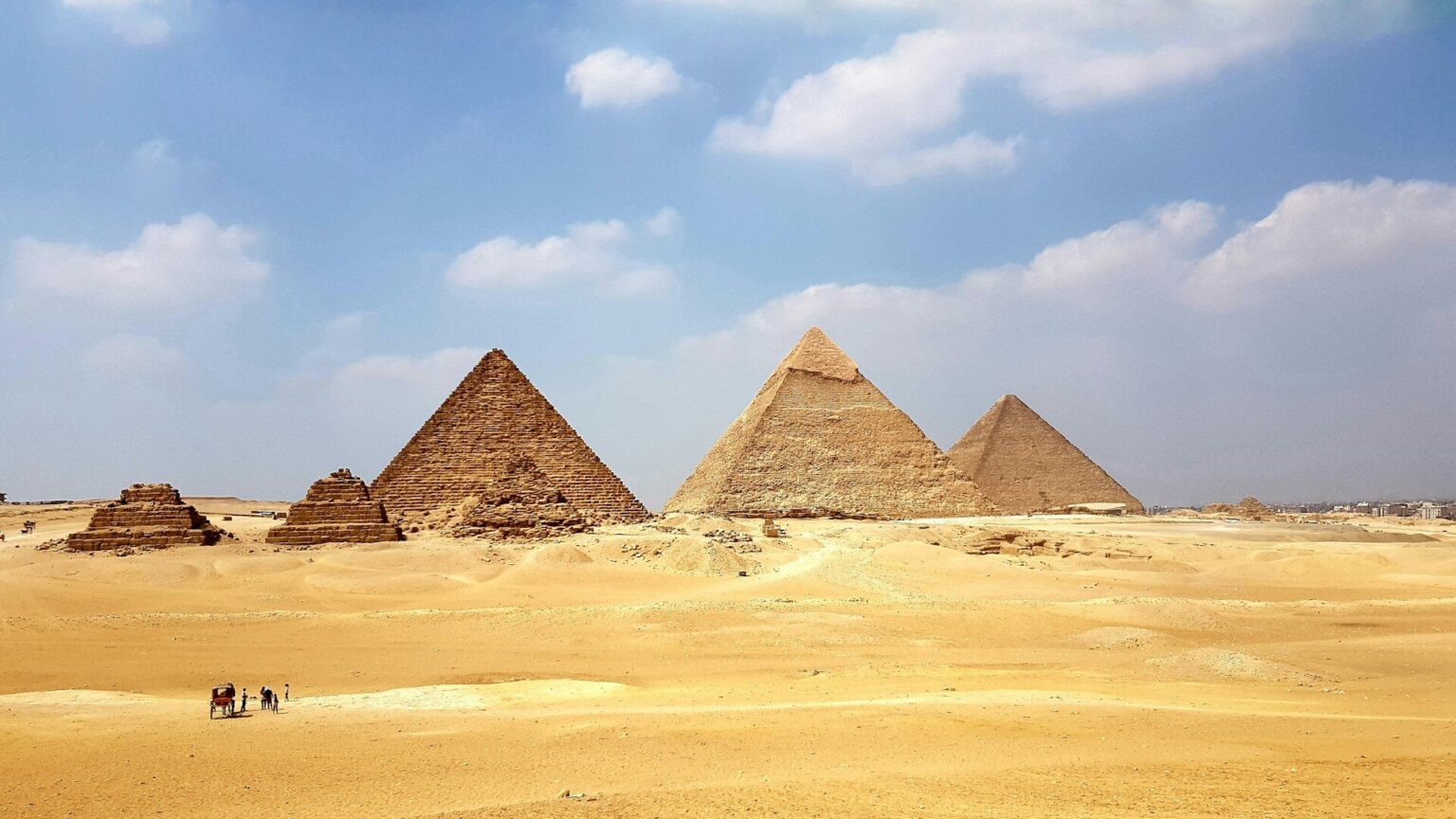 Co když to nebyli Egypťané, kdo postavil pyramidy? Nový vědecký objev otřásá poznatky o jejich původu