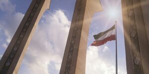 Blízkovýchodní konflikt trvá 28 dní: Írán povolává do armády děti ve věku 12 let a USA plánují posílit svou vojenskou přítomnost