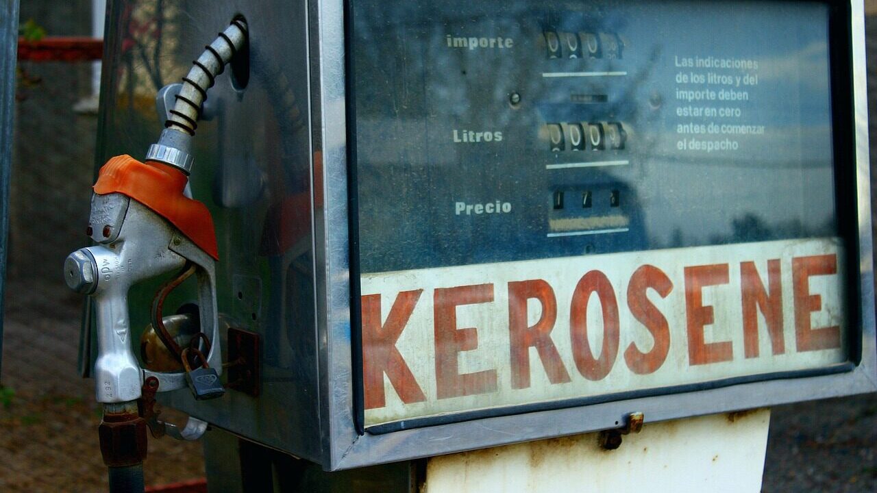 Příměří na Blízkém východě hýbe trhy, ale na pumpě se zatím jen usmíváme