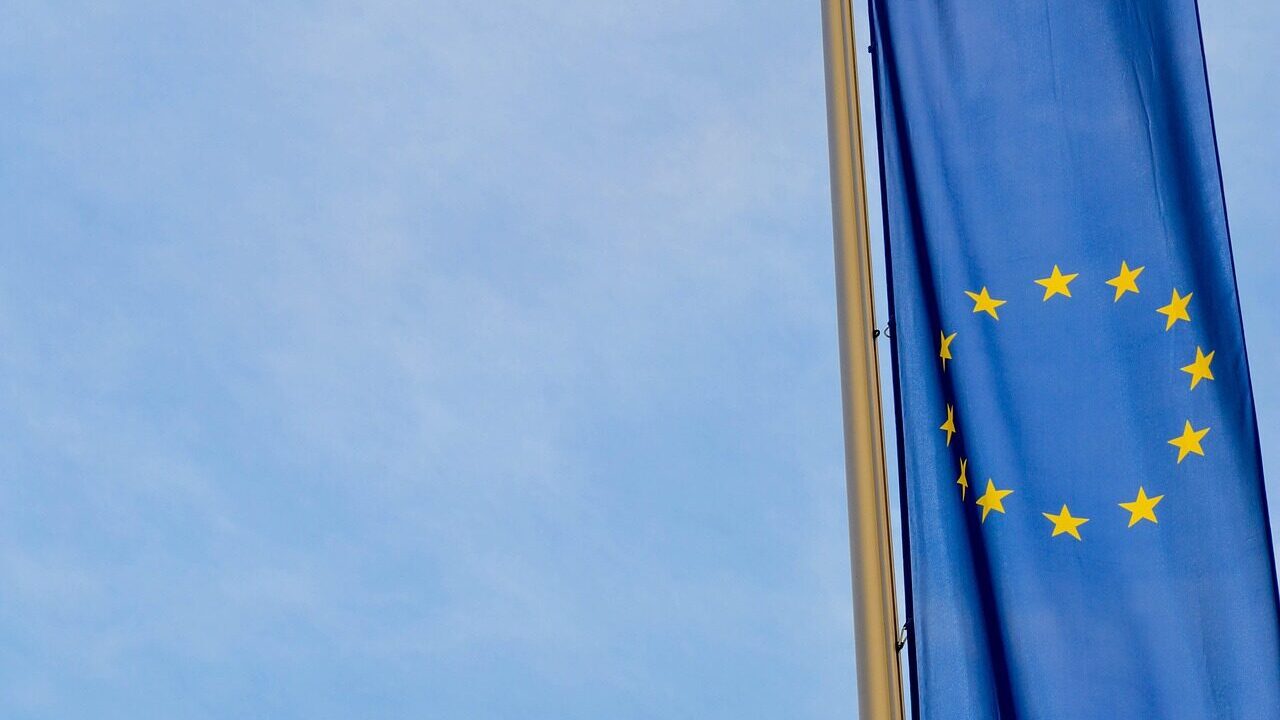 EU zařadila čínské podniky do sankcí proti Rusku, Čína slibuje ochranu zájmů svých společností