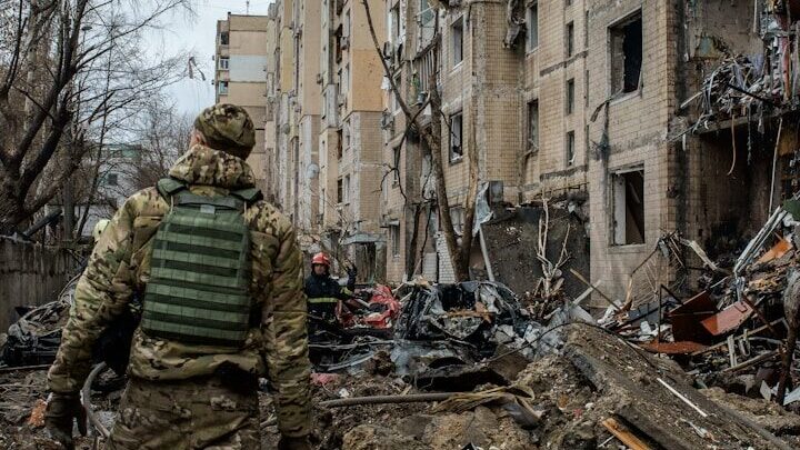 Masivní ruský úder proti civilní infrastruktuře Ukrajiny zasáhl Dnipro a další města, zemřel devítiletý chlapec