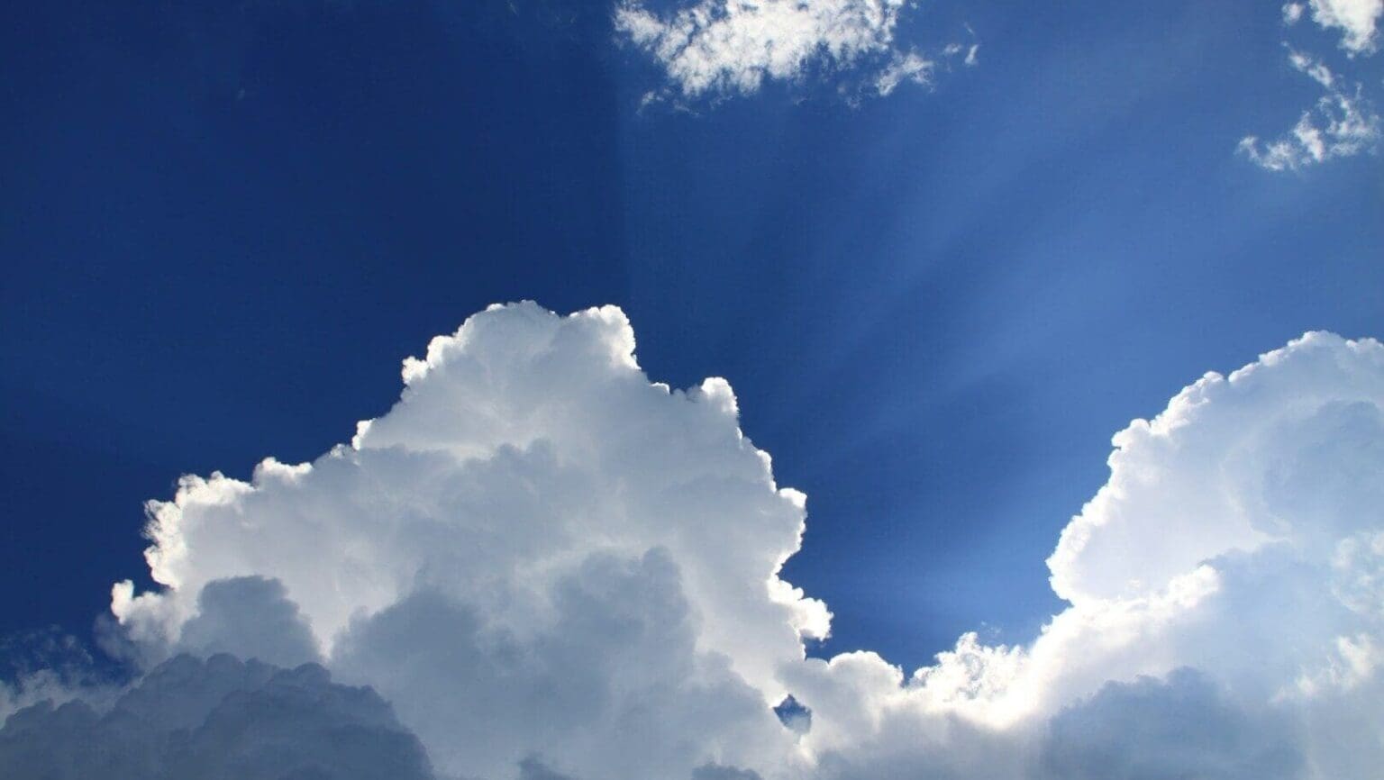 Aprílové počasí letos dostojí svému jménu, rozpad polárního víru vrátí do Česka mráz