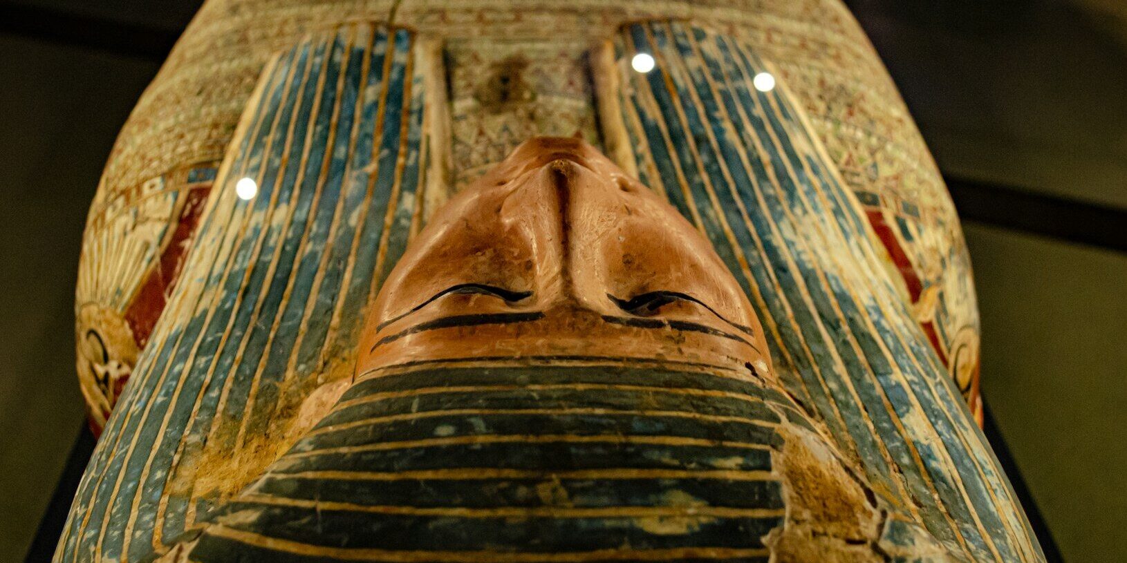 Mumie nalezená španělskými archeology v Egyptě ukrývala papyrus s verši z Homérovy Iliady