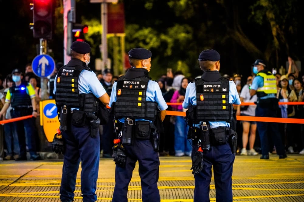 Čínská policie zvažuje nasazení dronů a robotických psů pro potlačení masových demonstrací bez lidského kontaktu