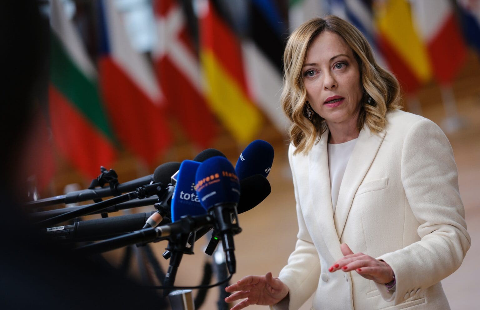 Trump zuří: Obvinil Meloni z nedostatku odvahy