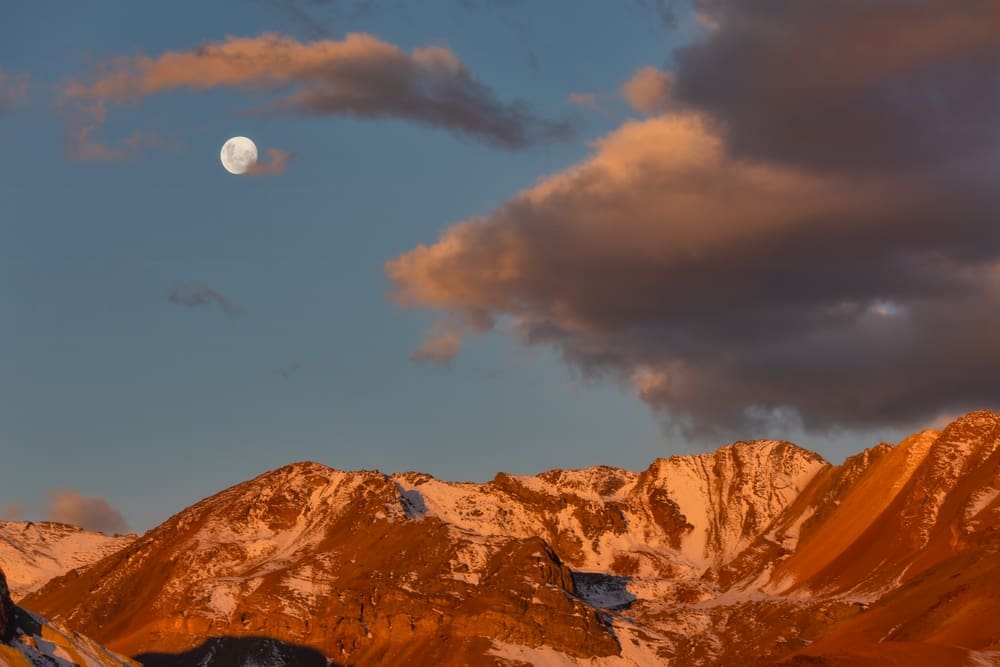 Obrovské naleziště mědi, zlata a stříbra dřímá pod Andami: těžba slibuje bohatství, ale ohrožuje ledovce a zdroje vody