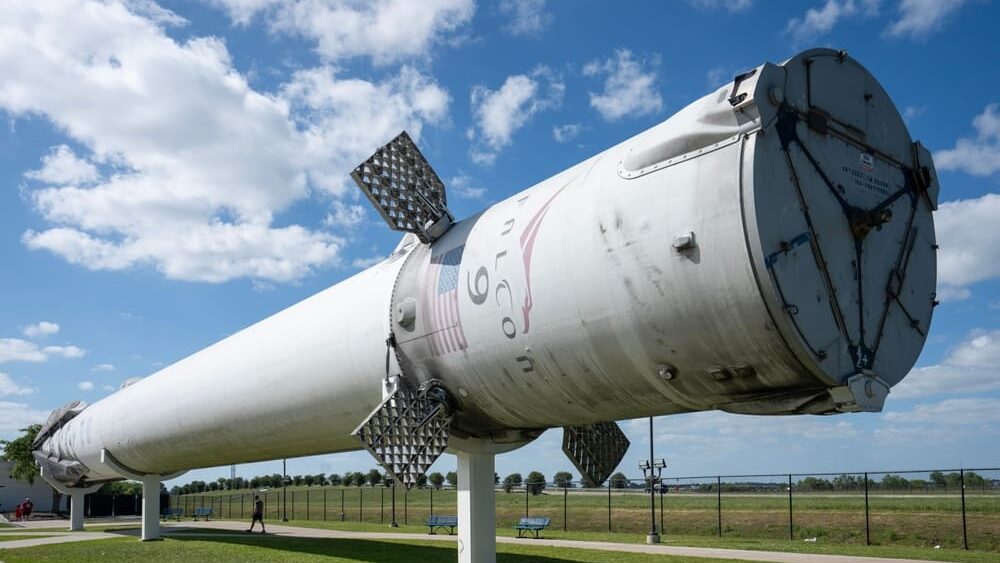 7x rychleji než zvuk: Raketa Falcon 9 se nekontrolovaně řítí k Měsíci