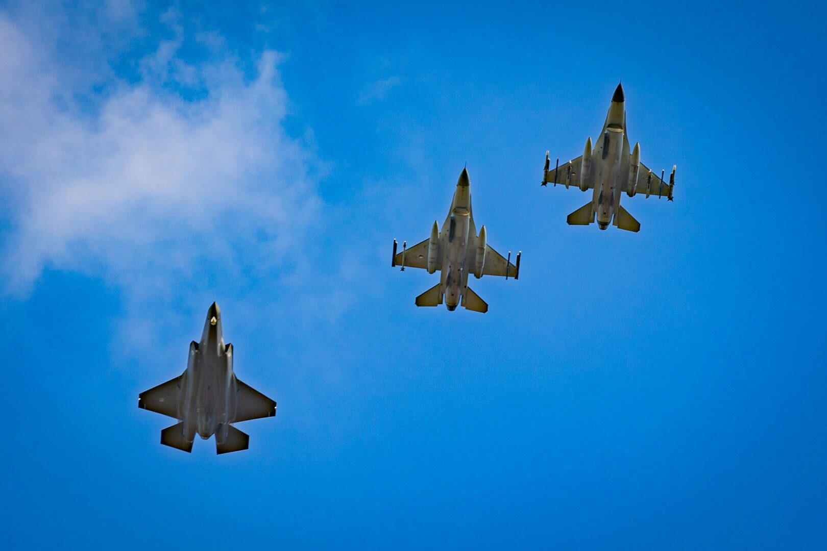 Peruánská vláda v krizi: Kontroverzní nákup amerických stíhaček F-16 za 3,5 miliardy dolarů vyvolal rezignace