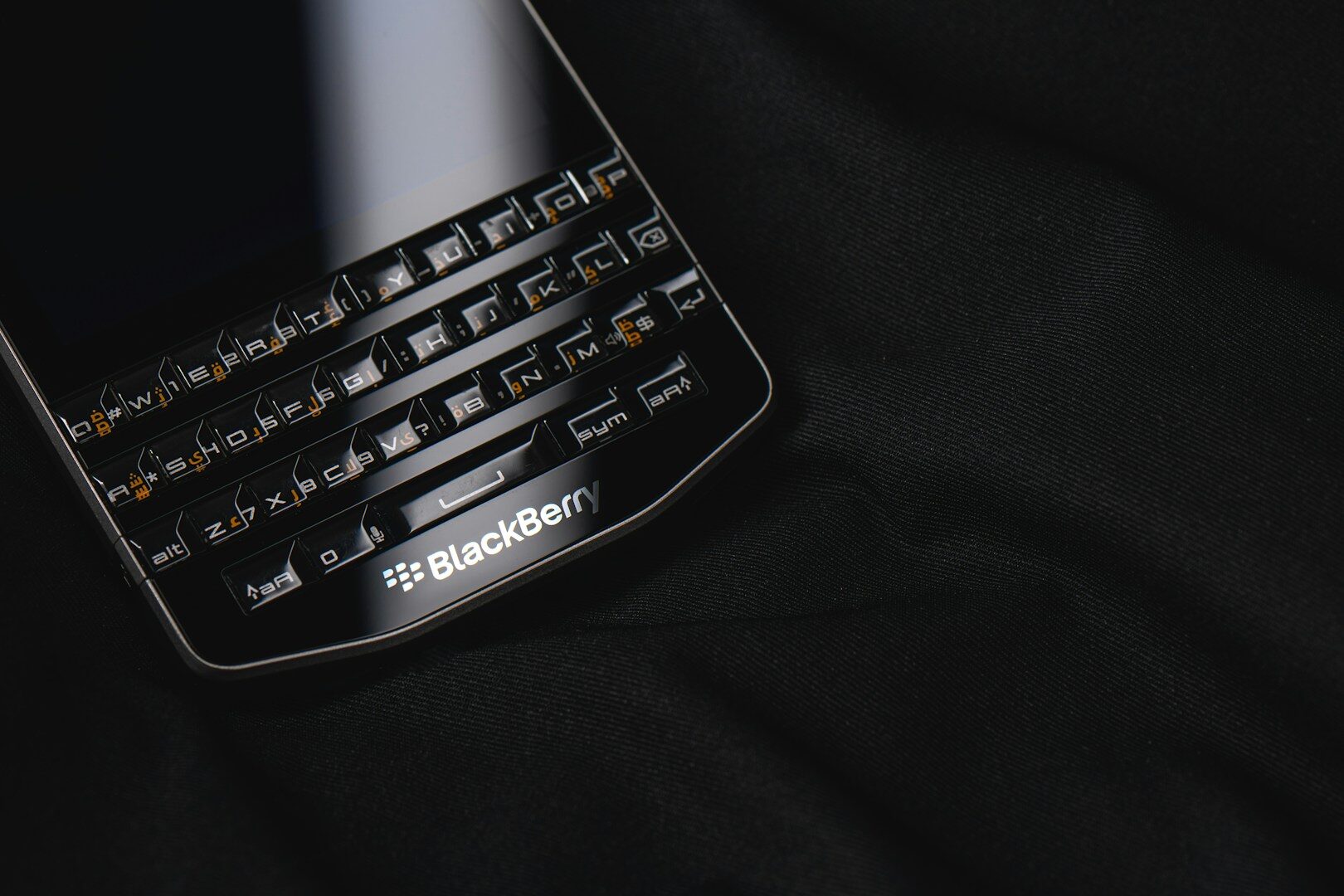 BlackBerry se po pádu mobilů našlo v autech, jeho software řídí miliony vozů