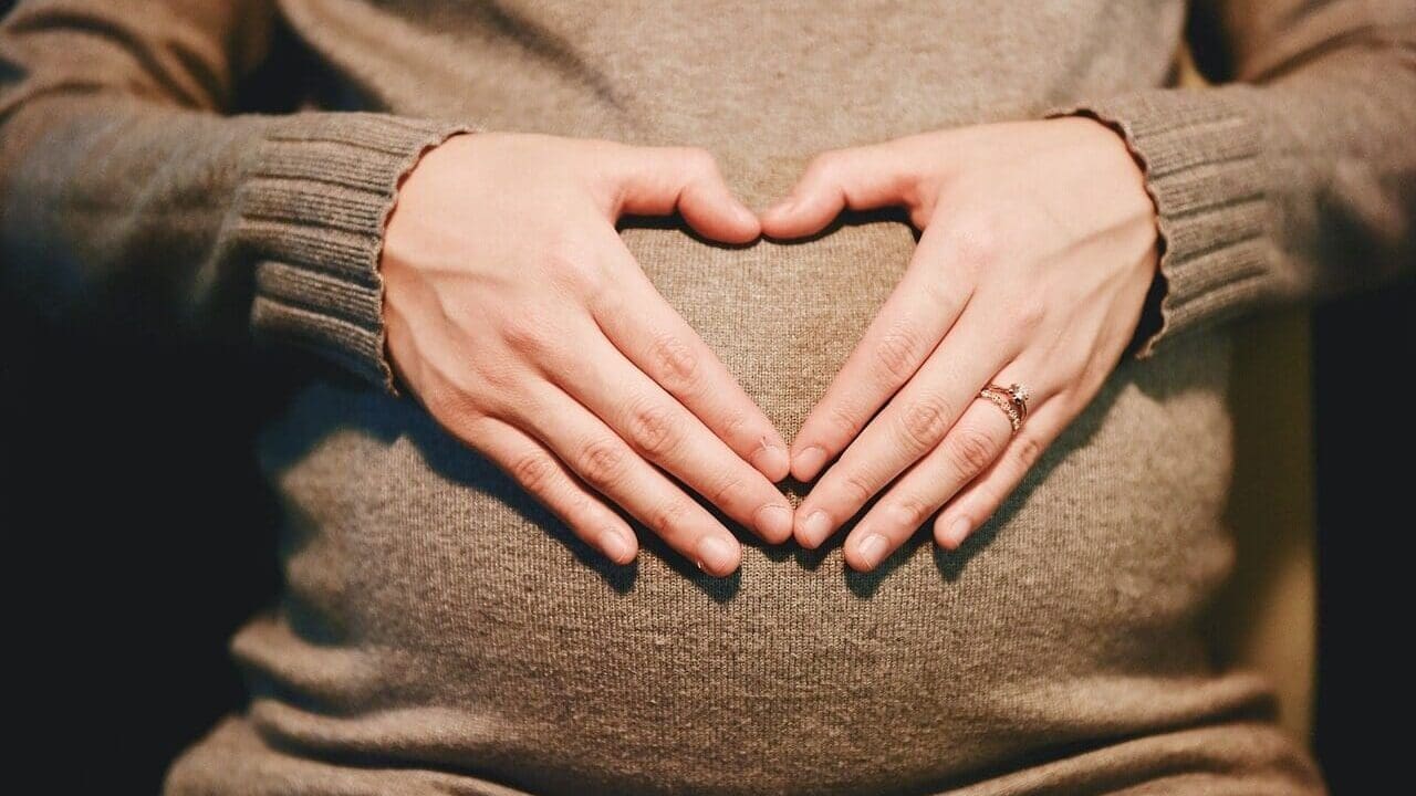 Češky bez mateřské dostanou 15 tisíc korun už před porodem