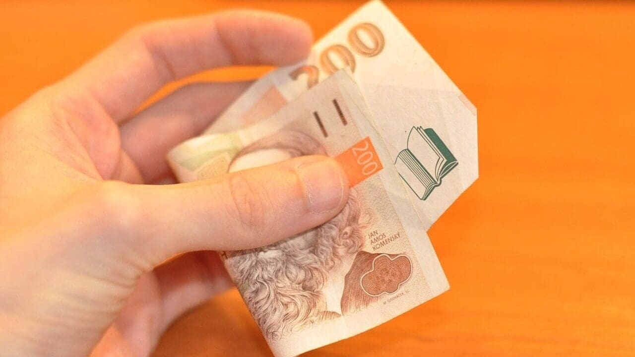 Půl milionu Čechů bojuje s exekucemi. Cestu k oddlužení jim komplikuje strach i neznalost zákona