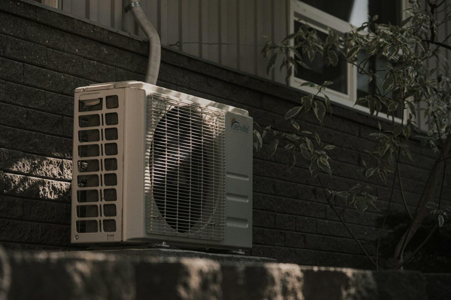 Každý stupeň pod 23 °C zvyšuje spotřebu klimatizace o 7 %, varuje expert
