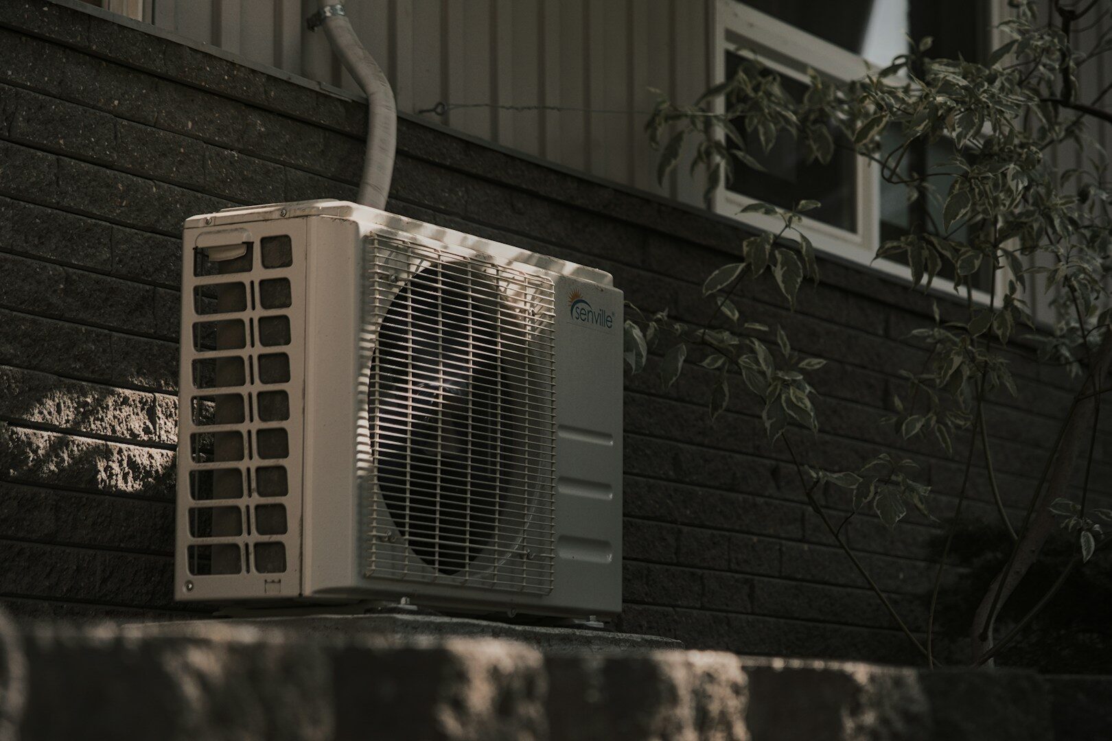 Každý stupeň pod 23 °C zvyšuje spotřebu klimatizace o 7 %, varuje expert
