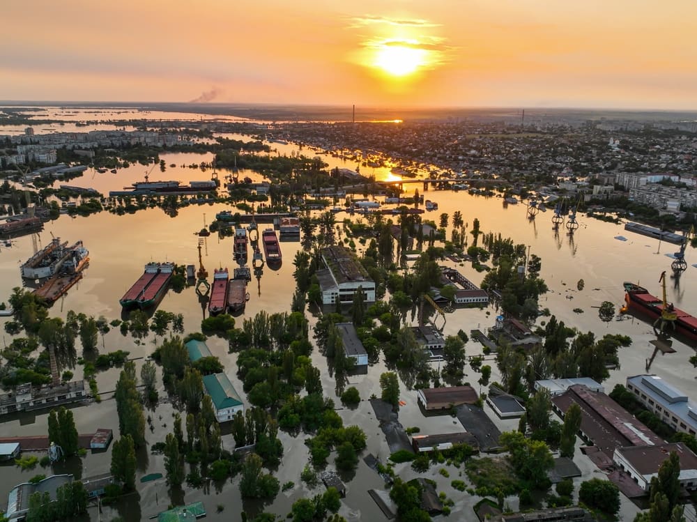 Rusové nechávají hladovět tisíce dětí a civilistů: Kradou jim jídlo a brání evakuaci
