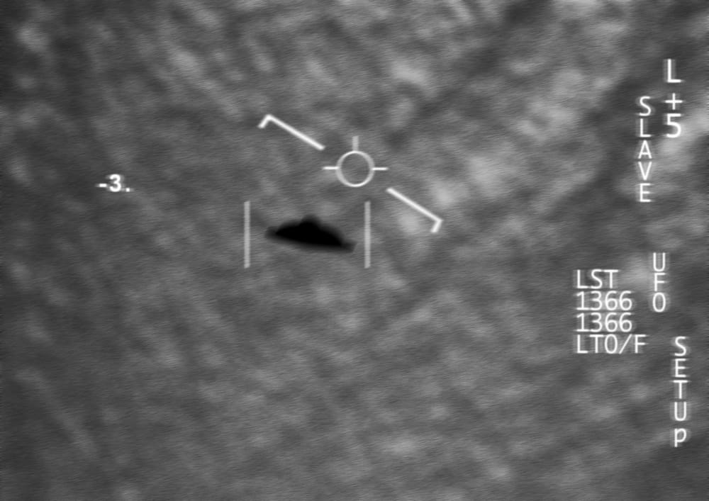 Vláda USA dnes odhalila historické záznamy o UFO, první dokumenty popisují svědectví vojenských pilotů