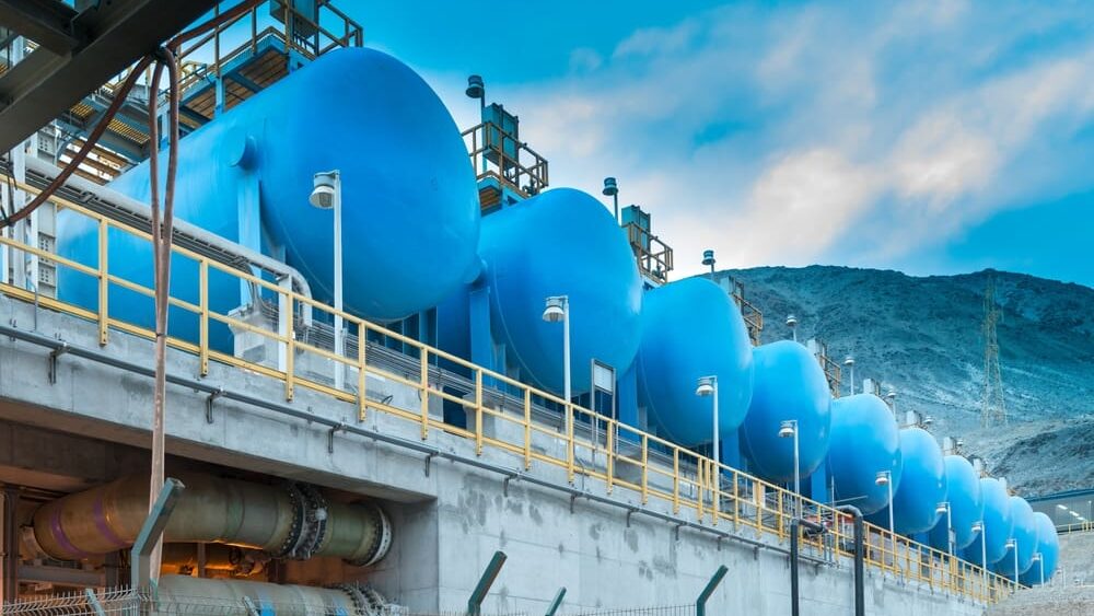 Nezávisí na slunci ani větru. Japonsko testuje osmotickou energii s obřím potenciálem