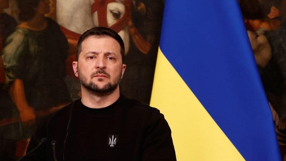 Svět má páky, ale jedná pomalu. Rusko mezitím posiluje okupaci o další desetitisíce vojáků