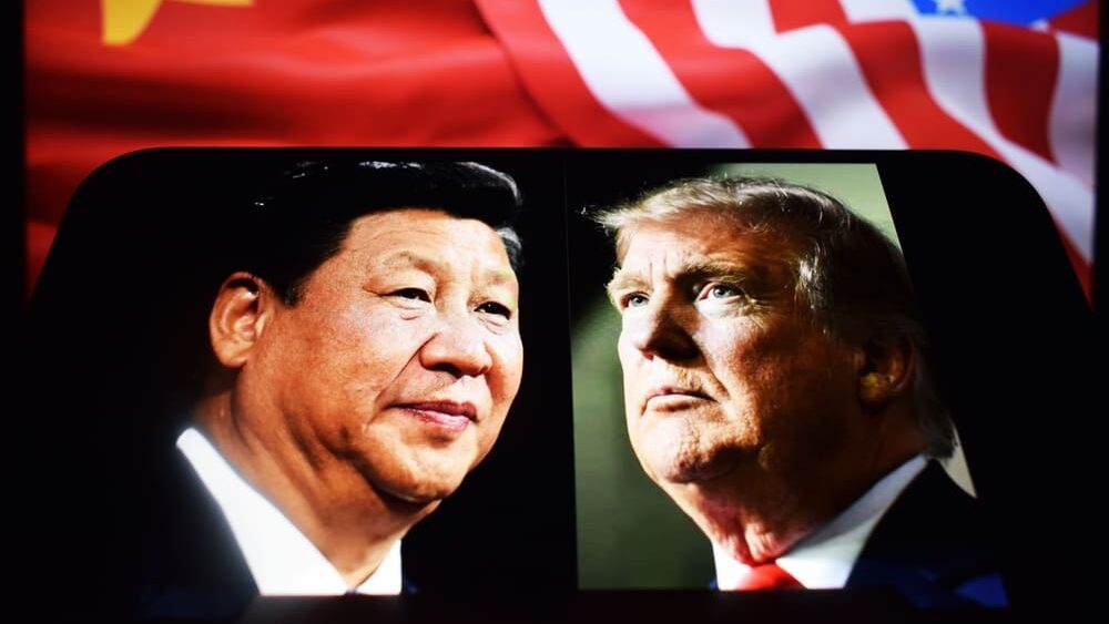 „Špionáž je v pořádku, děláme to taky.“ Trump v Číně zlehčil kyberútoky a podepsal miliardové obchody