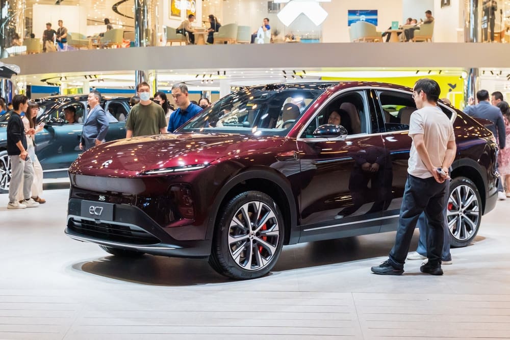 Drtivý nástup Číny: Tradičním automobilkám roste v elektromobilech existenční hrozba