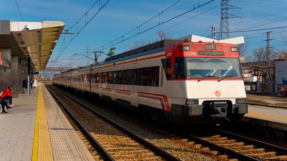 Příběh nejstarší španělské trati: Od parních strojů až po moderní linku se 40 miliony cestujících