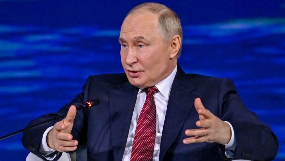 Putin tvrdí, že invaze je u konce. Konkrétní termín ale neřekne a armáda útočí dál