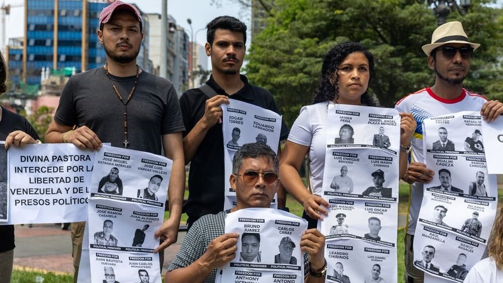 Svět povstal proti Venezuele: Protesty ve 150 městech žádají svobodu pro vězně