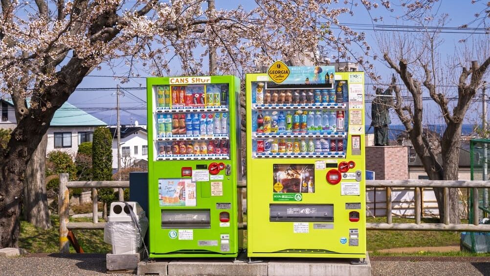 Zpívající asfalt a muzea na benzínkách. Japonsko dělá z obyčejné cesty autem splněný sen