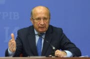 Trumpovo heslo v akci. Šéf obrany EU kvůli strachu z Ruska mění zbrojní plán