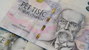 Češi mohou na spořicích účtech po letech opět reálně vydělávat