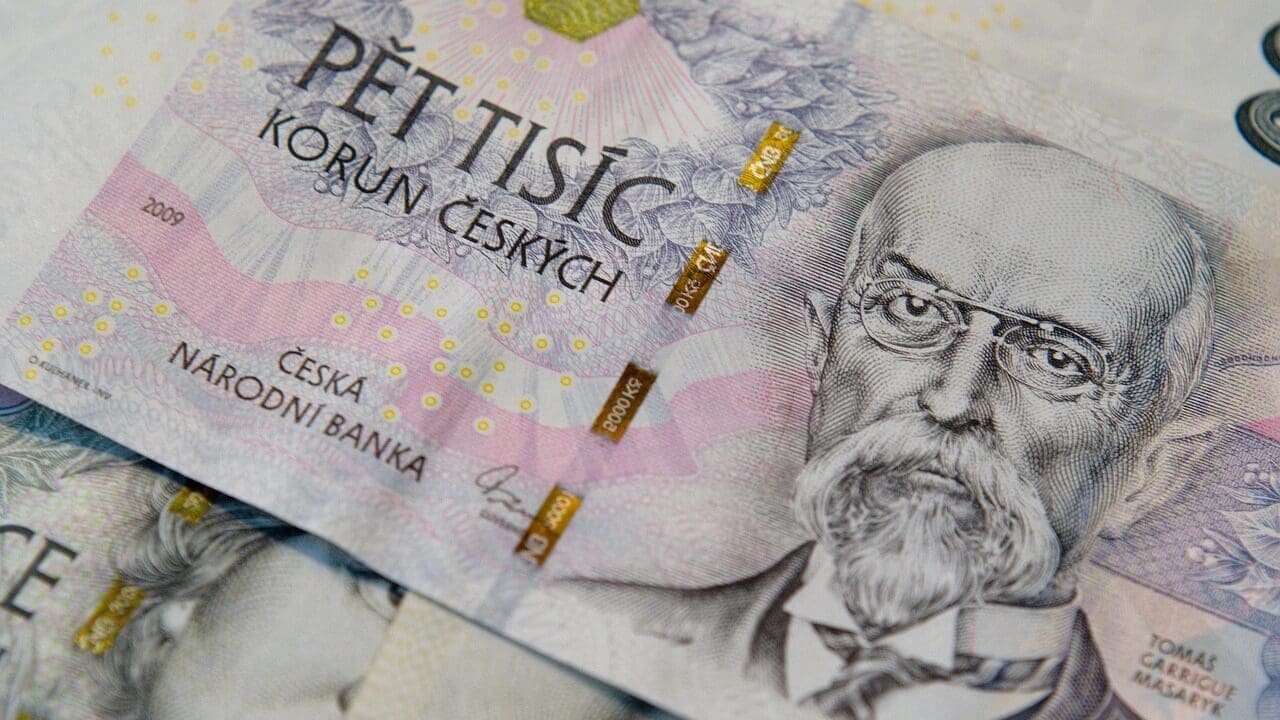 Češi mohou na spořicích účtech po letech opět reálně vydělávat