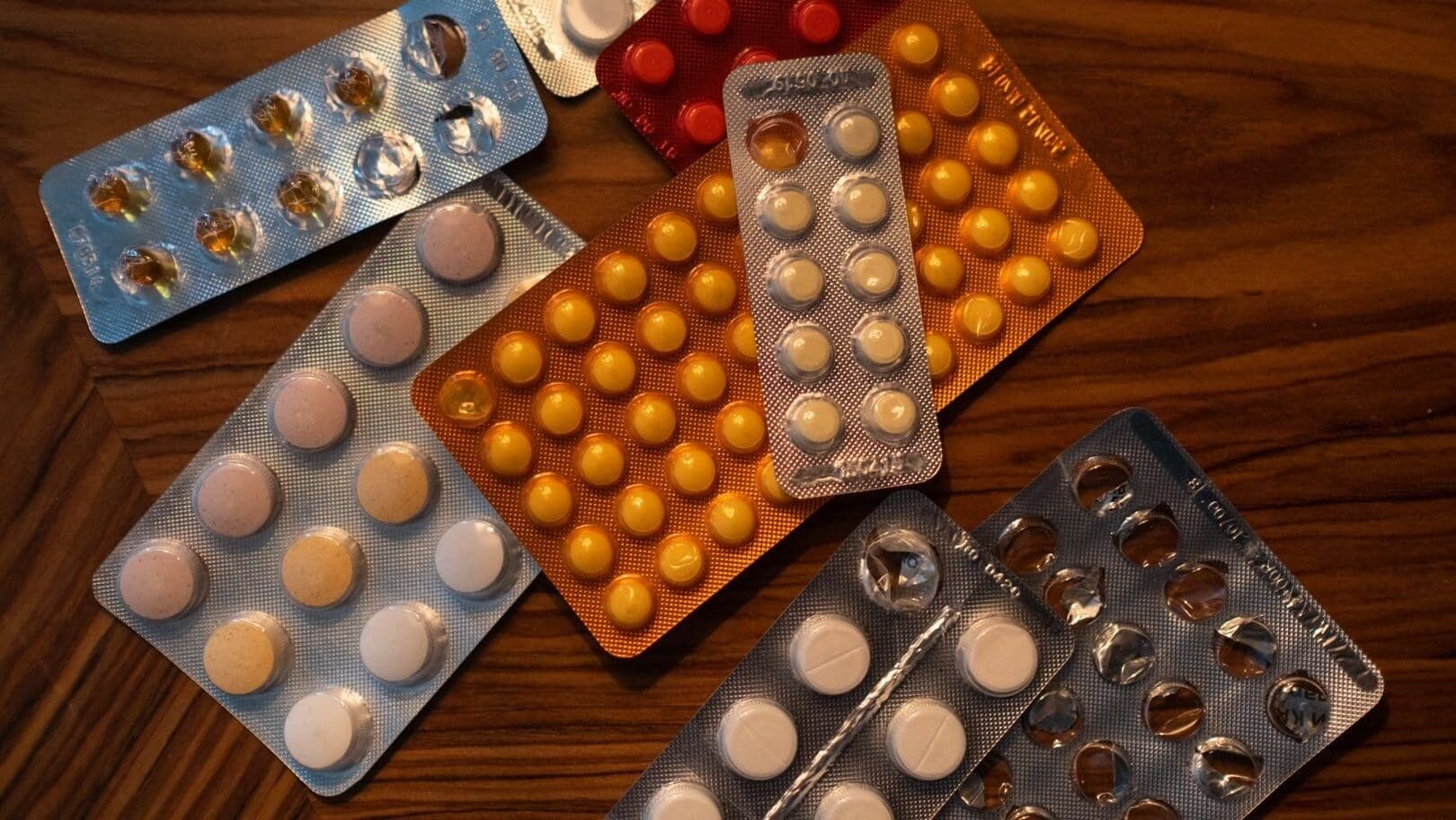 Čechům hrozí vězení za vyhození léků do odpadu: Pokud se někdo otráví, jdete k soudu