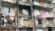 Kyjev pod masivní palbou: 27 raket za hodinu zažehlo požáry a odřízlo proud
